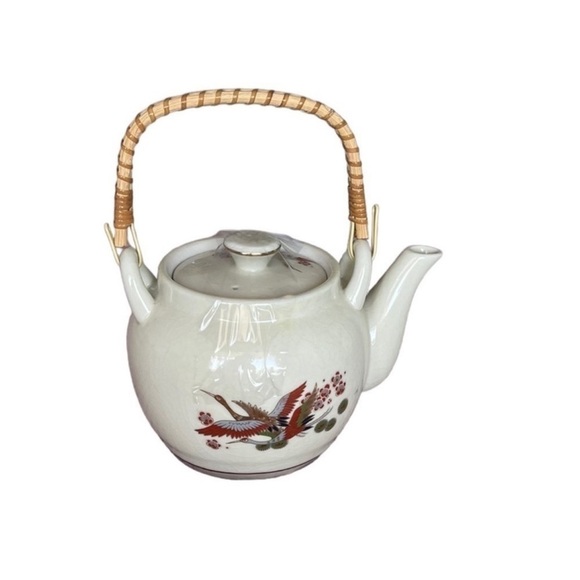 JAPAN PORCELAIN Elegant White Teapot with Bird Design TeaPot - Picture 1 of 7